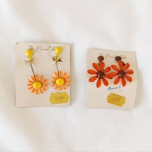 Vintage 60s Set of Two Orange Yellow Metal Daisy Flower Clip On Earrings